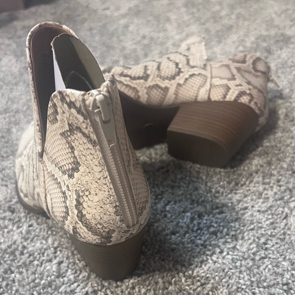 ankle boots - Picture 5 of 8